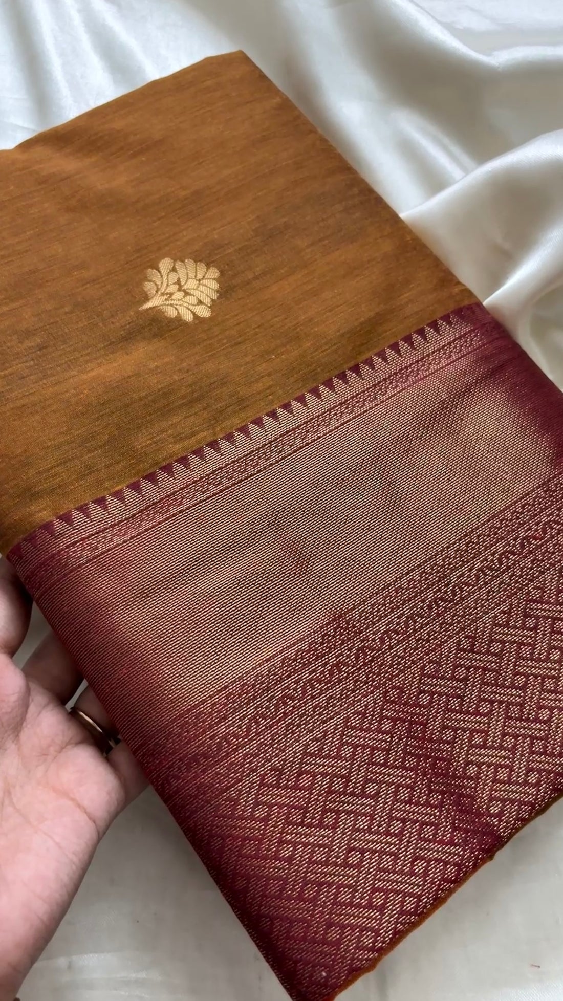 cotton with kanchi border Kr 60